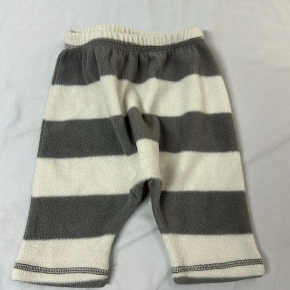 GAP - 2 piece baby outfit/set - joggers and onesie top. Size 3-6 months - Picture 4 of 5